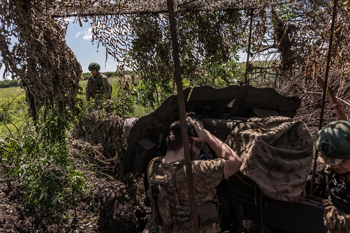 Ukraynalı askerlerin düşman tehditine karşı hazırlıkları devam ediyor