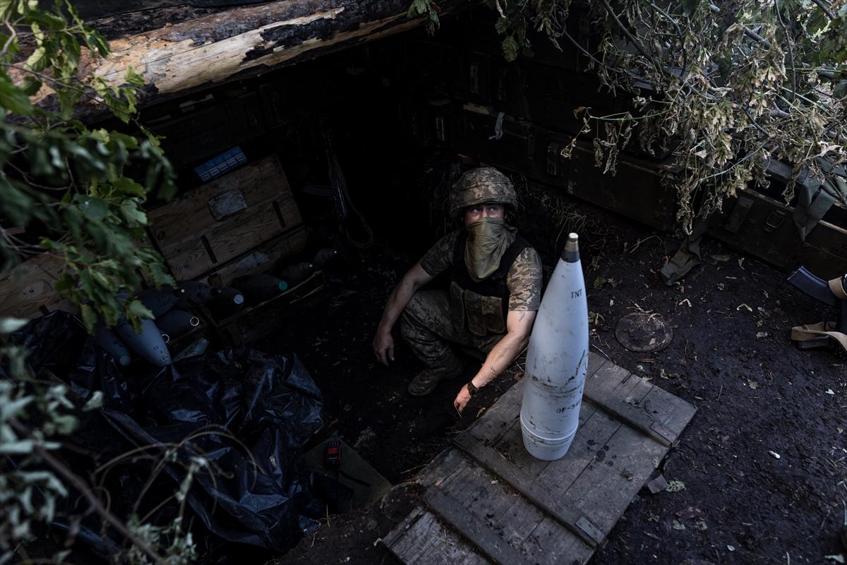 Ukraynalı askerlerin düşman tehditine karşı hazırlıkları devam ediyor