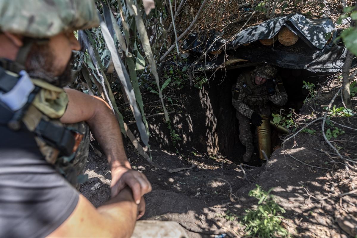Ukraynalı askerlerin düşman tehditine karşı hazırlıkları devam ediyor