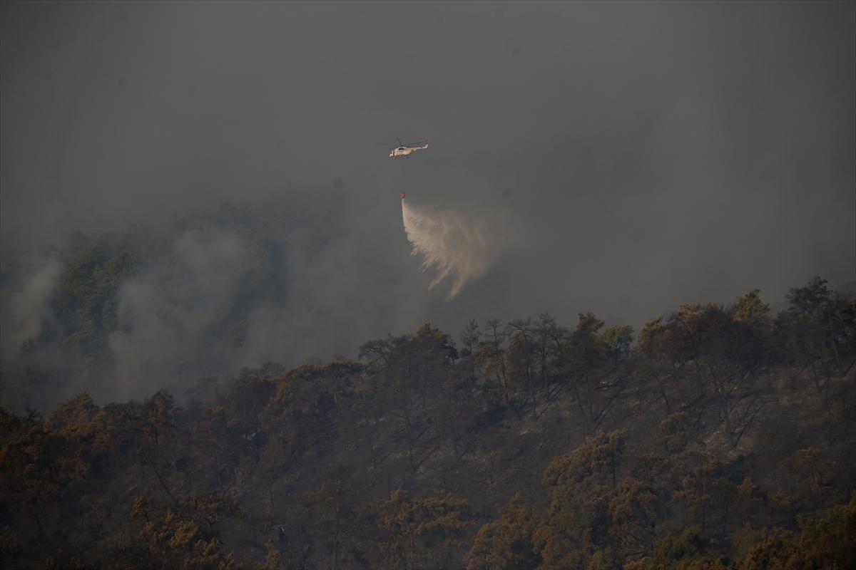 Kemer'deki orman yangınına havadan müdahale