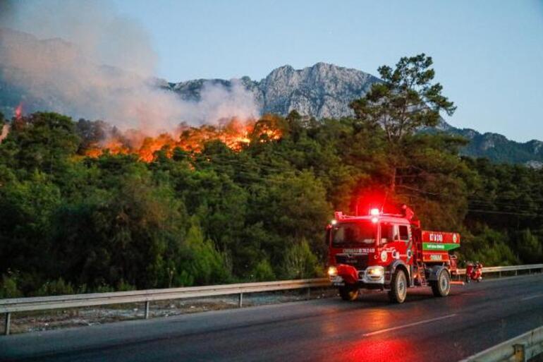 Kemer'deki orman yangınına havadan müdahale