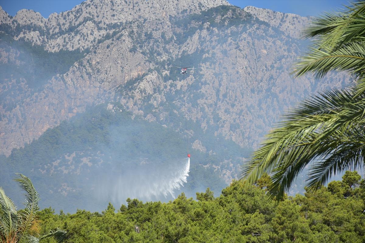 Kemer'deki orman yangınına havadan müdahale