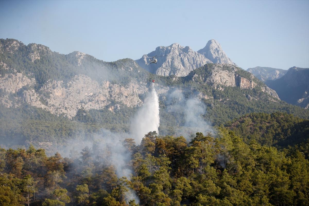 Kemer'deki orman yangınına havadan müdahale