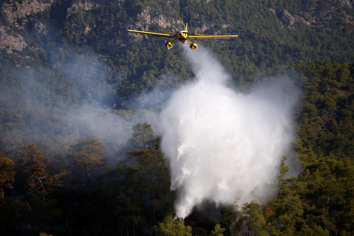 Kemer'deki orman yangınına havadan müdahale