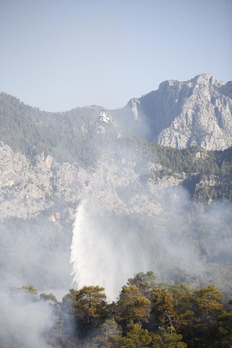 Kemer'deki orman yangınına havadan müdahale