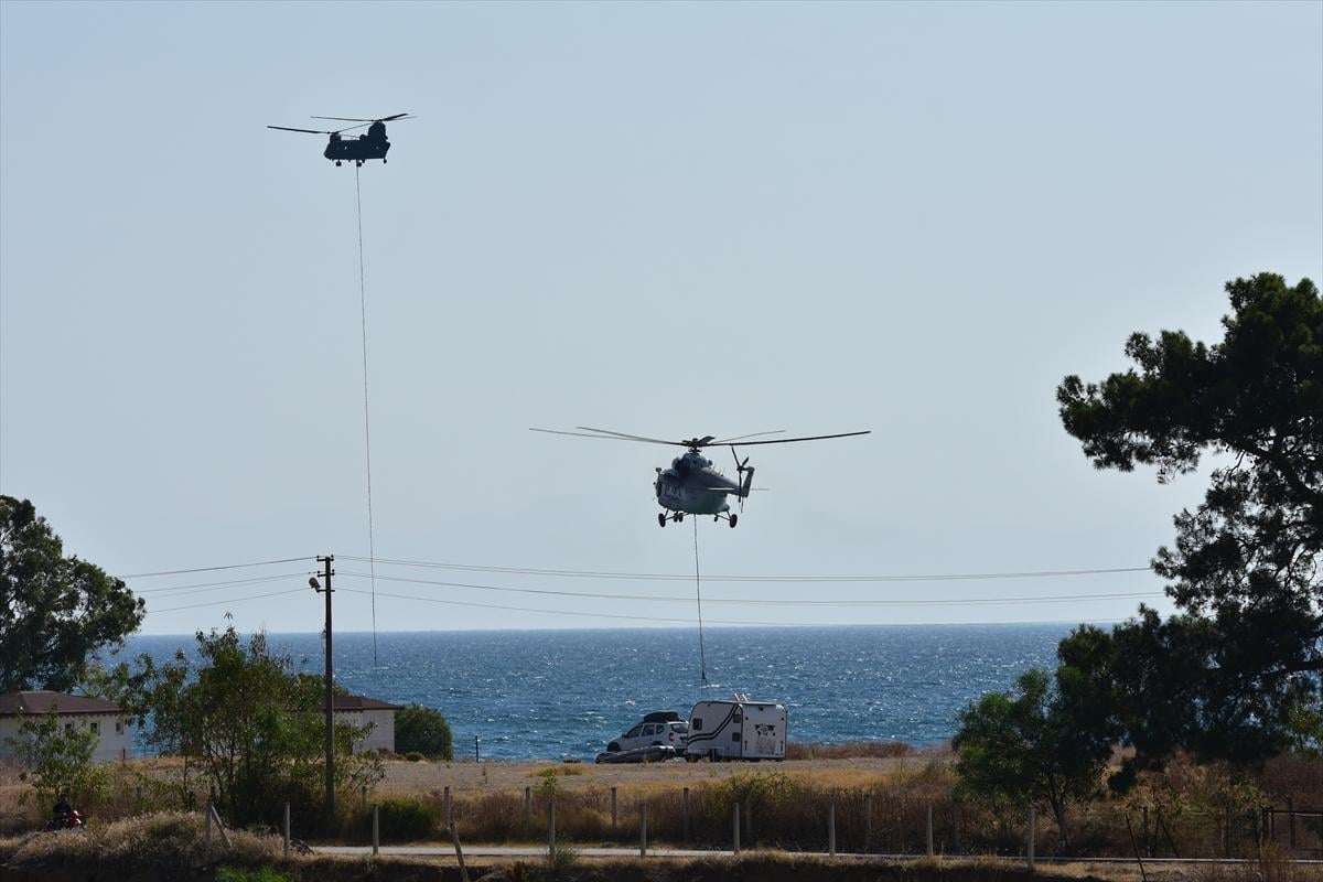 Kemer'deki orman yangınına havadan müdahale