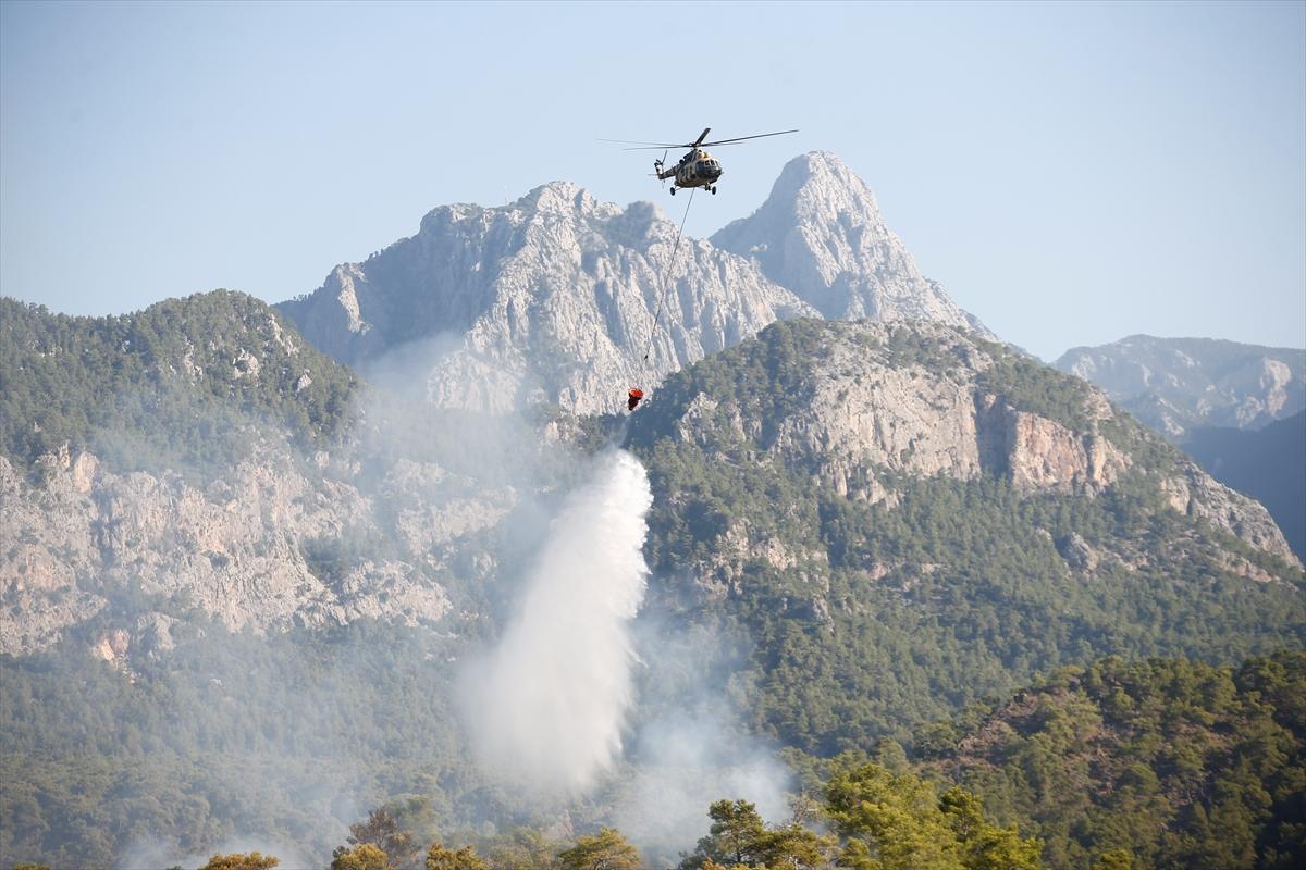 Kemer'deki orman yangınına havadan müdahale