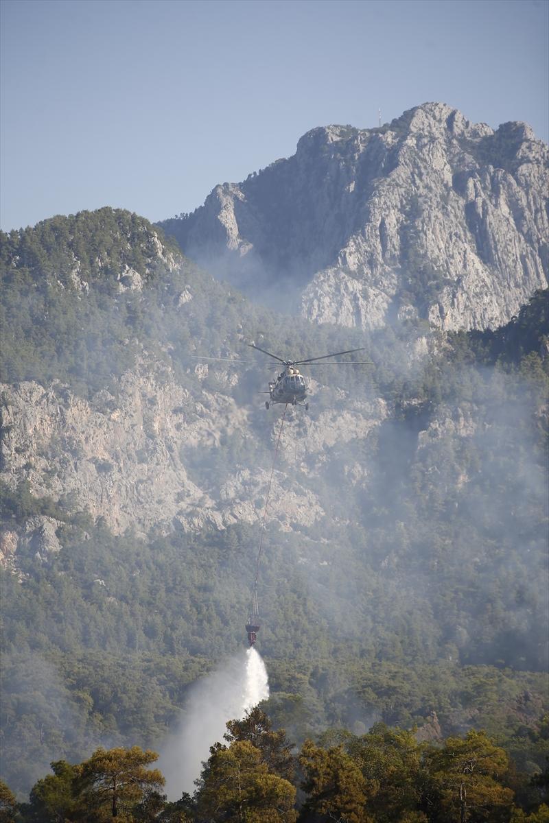 Kemer'deki orman yangınına havadan müdahale