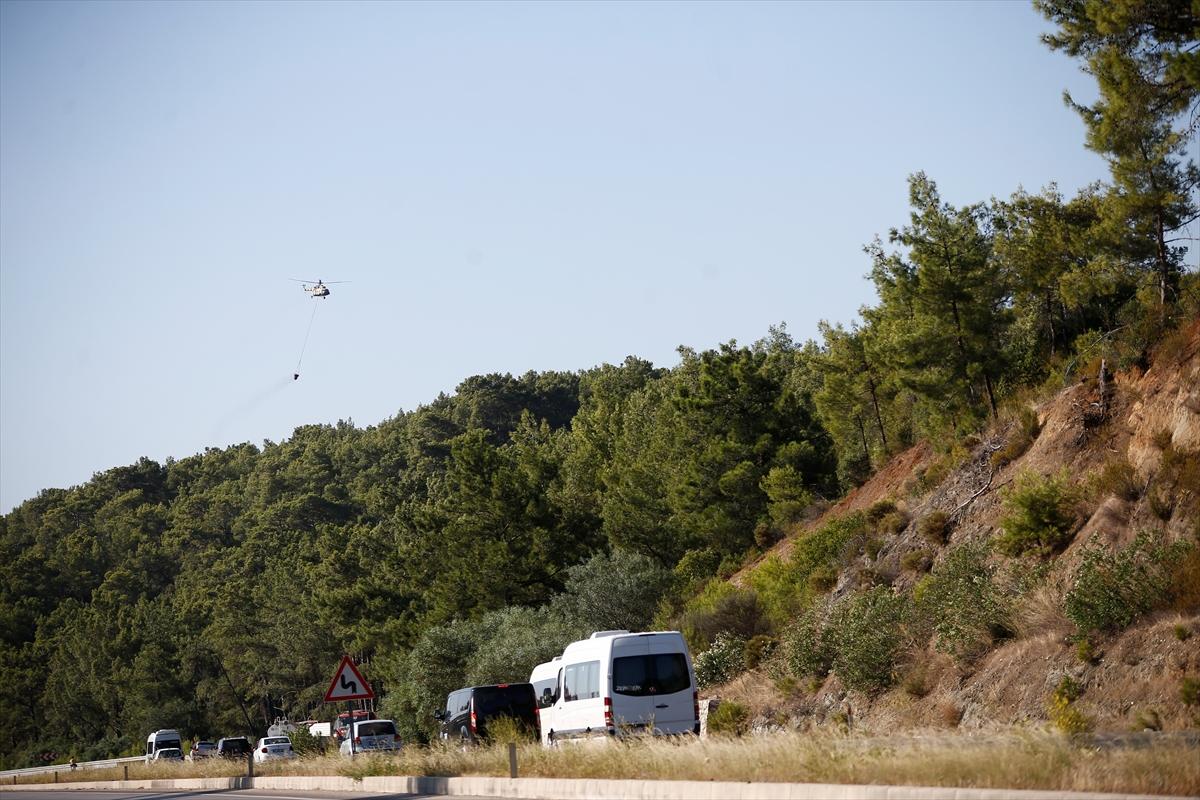 Kemer'deki orman yangınına havadan müdahale