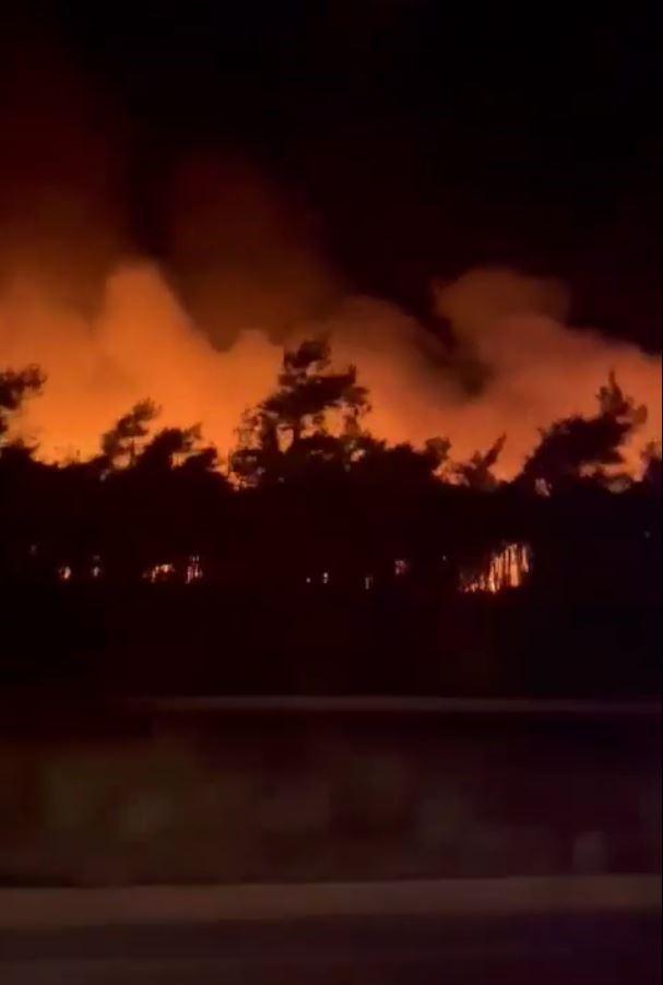 Kemer'deki orman yangınına havadan müdahale