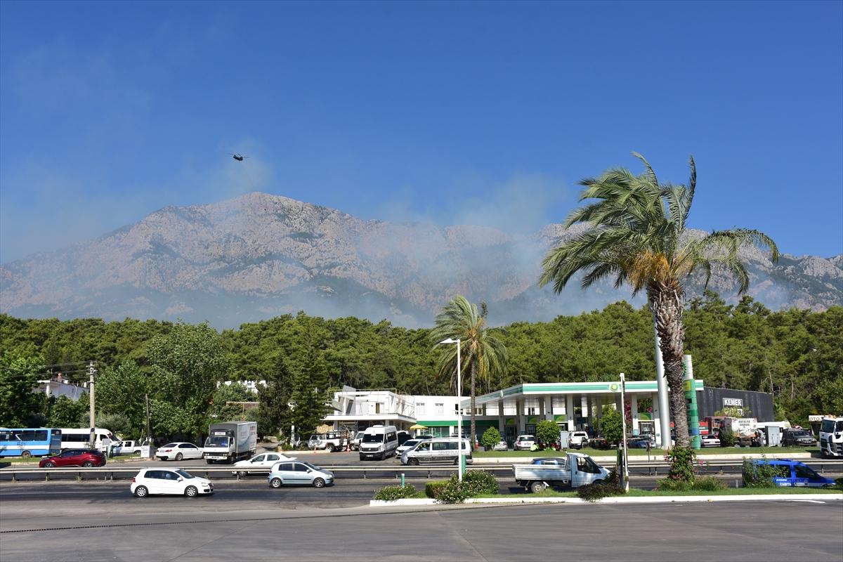 Kemer'deki orman yangınına havadan müdahale