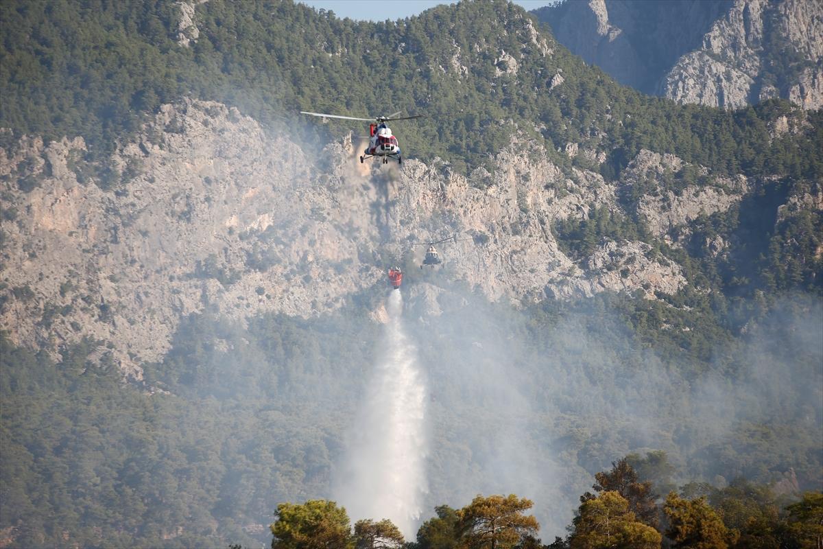 Kemer'deki orman yangınına havadan müdahale