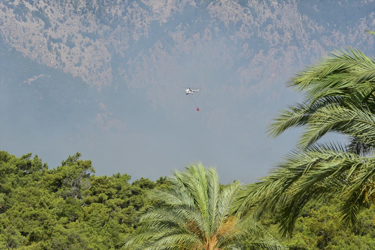Kemer'deki orman yangınına havadan müdahale