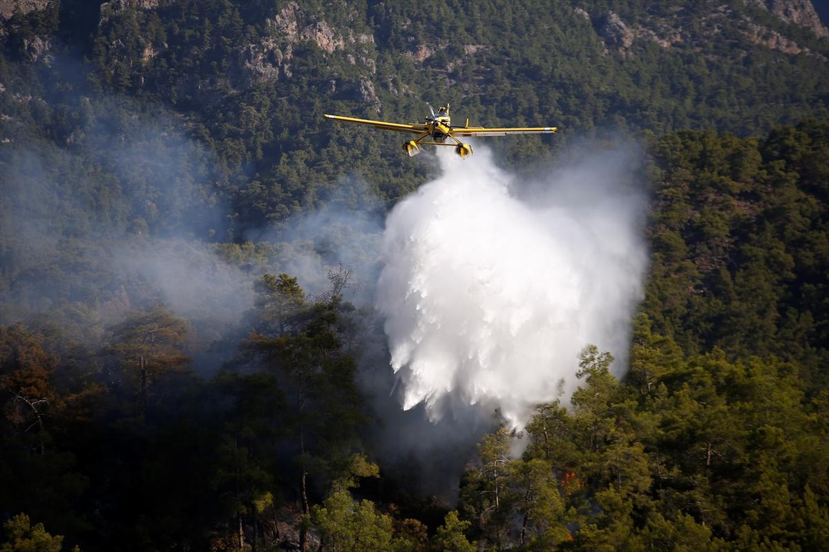 Kemer'deki orman yangınına havadan müdahale