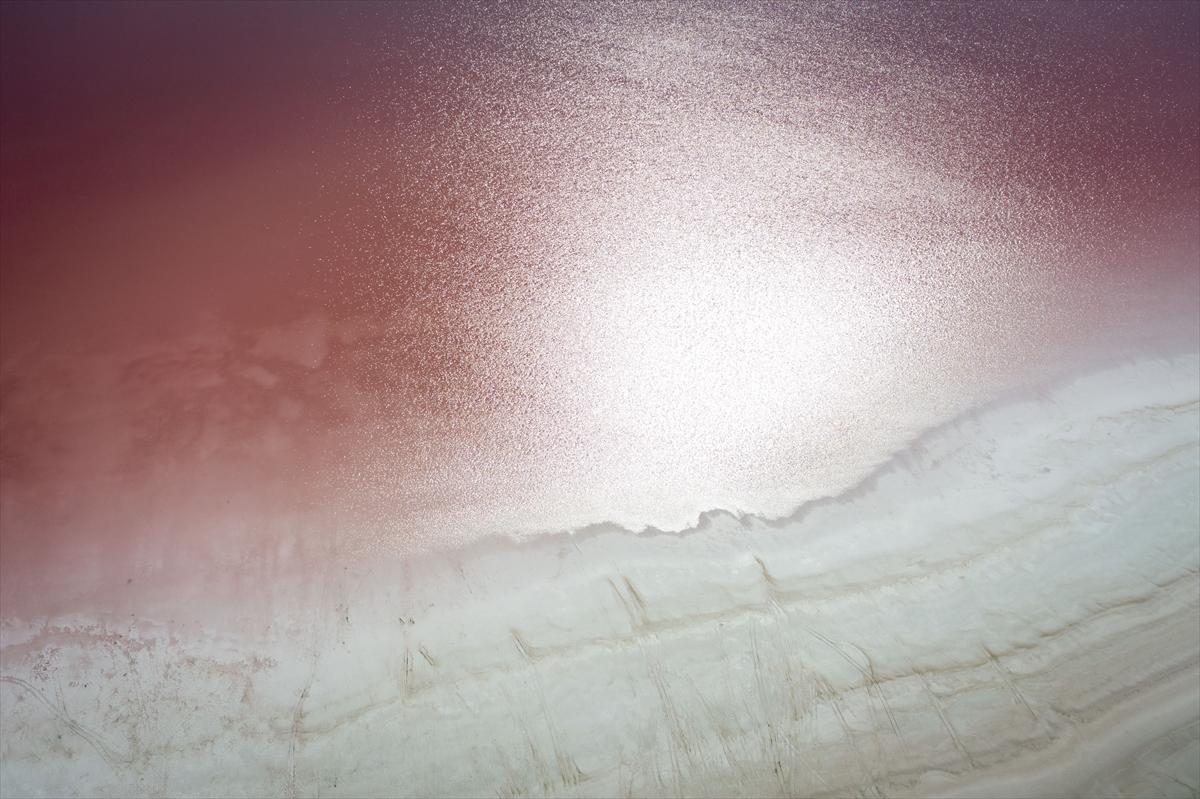 Tuz Gölü’ndeki renk değişimi ziyaretçilere görsel şölen sunuyor