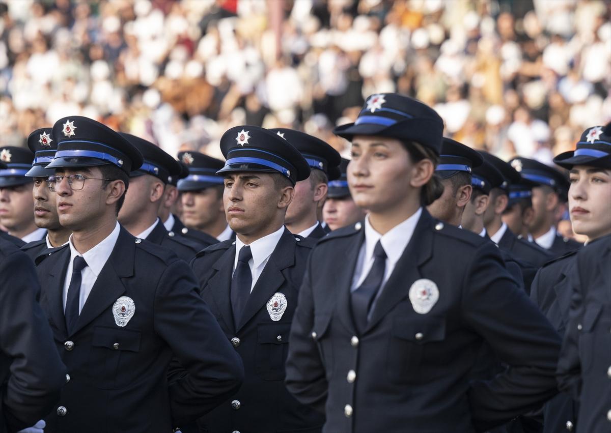 Polis Meslek Yüksekokulları Mezuniyet Töreni'nden kareler