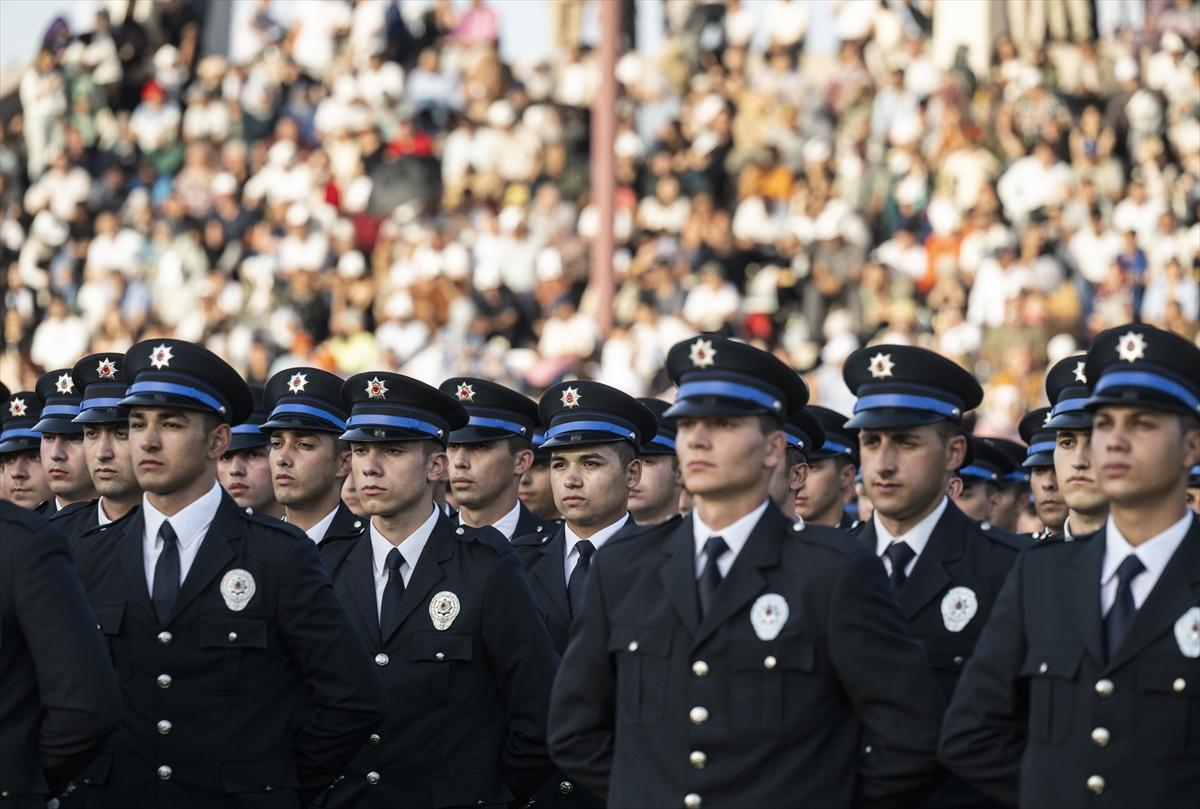 Polis Meslek Yüksekokulları Mezuniyet Töreni'nden kareler