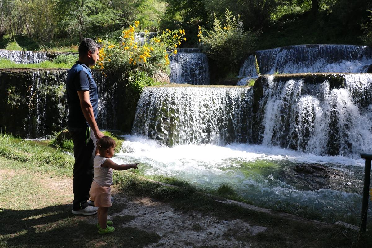 Erzincan'da kavurucu sıcaklardan bunalanların sığınağı: Soğuk Sular