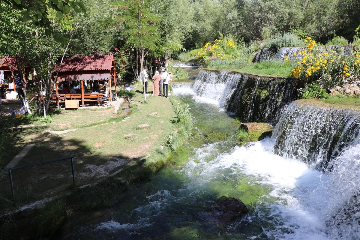 Erzincan'da kavurucu sıcaklardan bunalanların sığınağı: Soğuk Sular