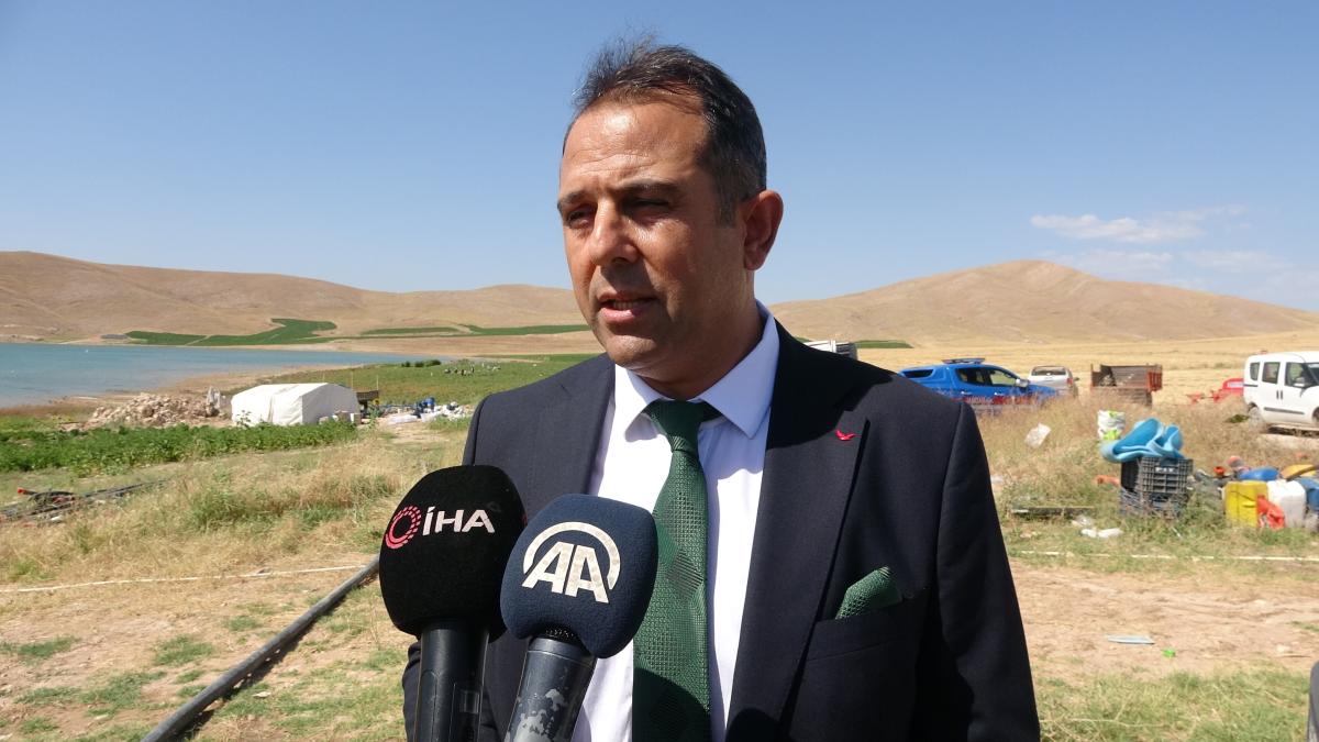 Elazığ'da mevsimlik tarım işçilerinden kurutmalık domateslerle dev Türkiye haritası