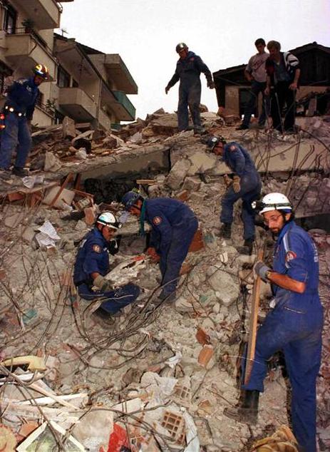 24 yıl oldu! Fotoğraflarla Marmara depremi...