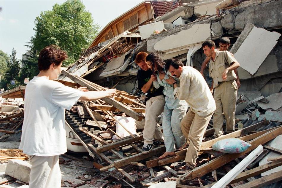 24 yıl oldu! Fotoğraflarla Marmara depremi...