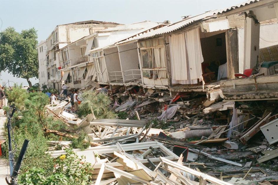 24 yıl oldu! Fotoğraflarla Marmara depremi...