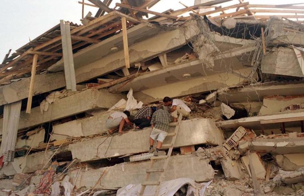 24 yıl oldu! Fotoğraflarla Marmara depremi...