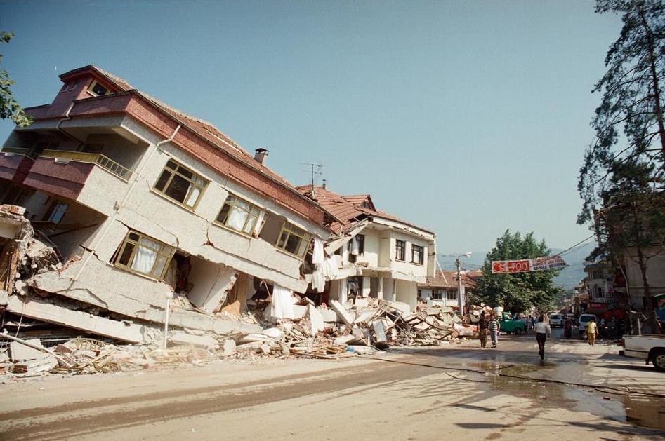 24 yıl oldu! Fotoğraflarla Marmara depremi...