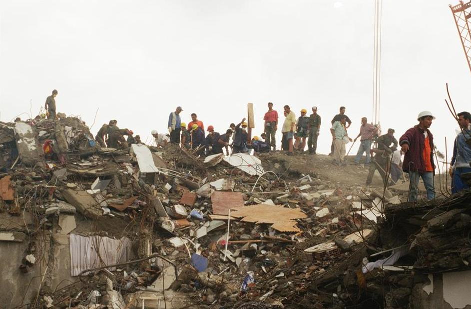 24 yıl oldu! Fotoğraflarla Marmara depremi...