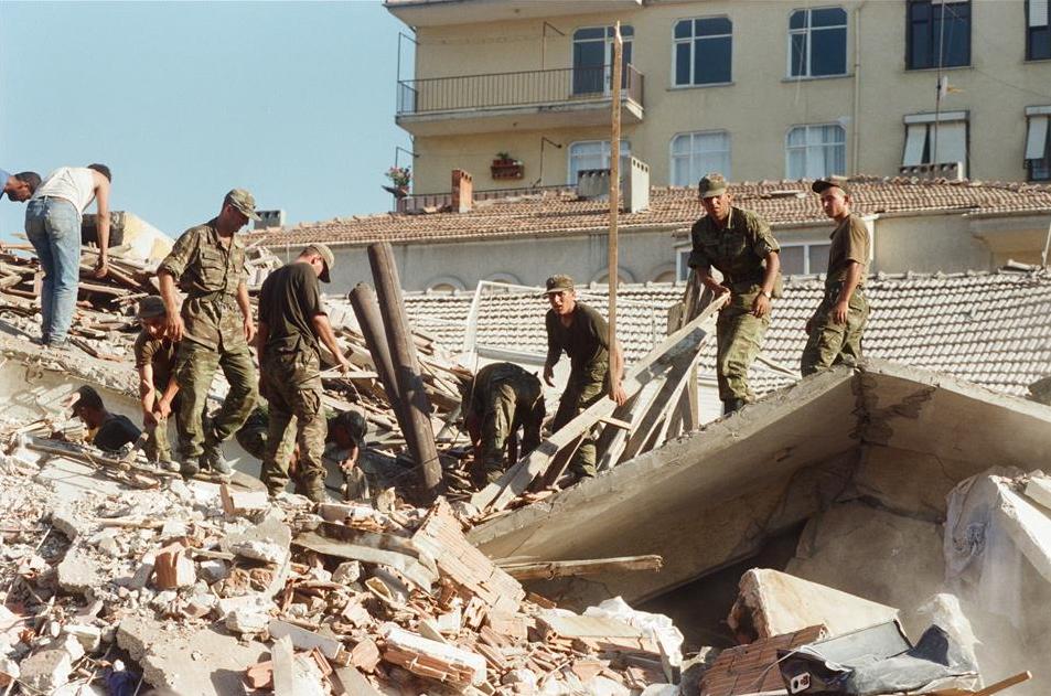 24 yıl oldu! Fotoğraflarla Marmara depremi...