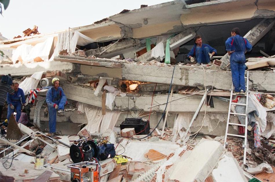 24 yıl oldu! Fotoğraflarla Marmara depremi...