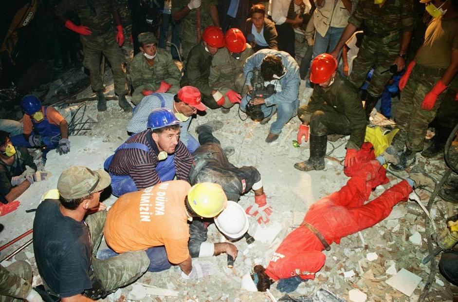 24 yıl oldu! Fotoğraflarla Marmara depremi...