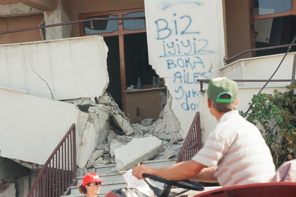 24 yıl oldu! Fotoğraflarla Marmara depremi...