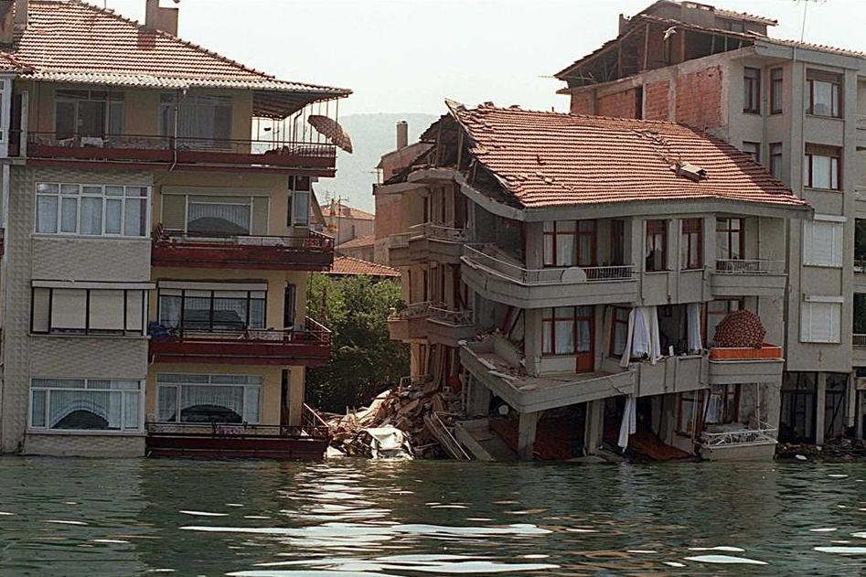 24 yıl oldu! Fotoğraflarla Marmara depremi...