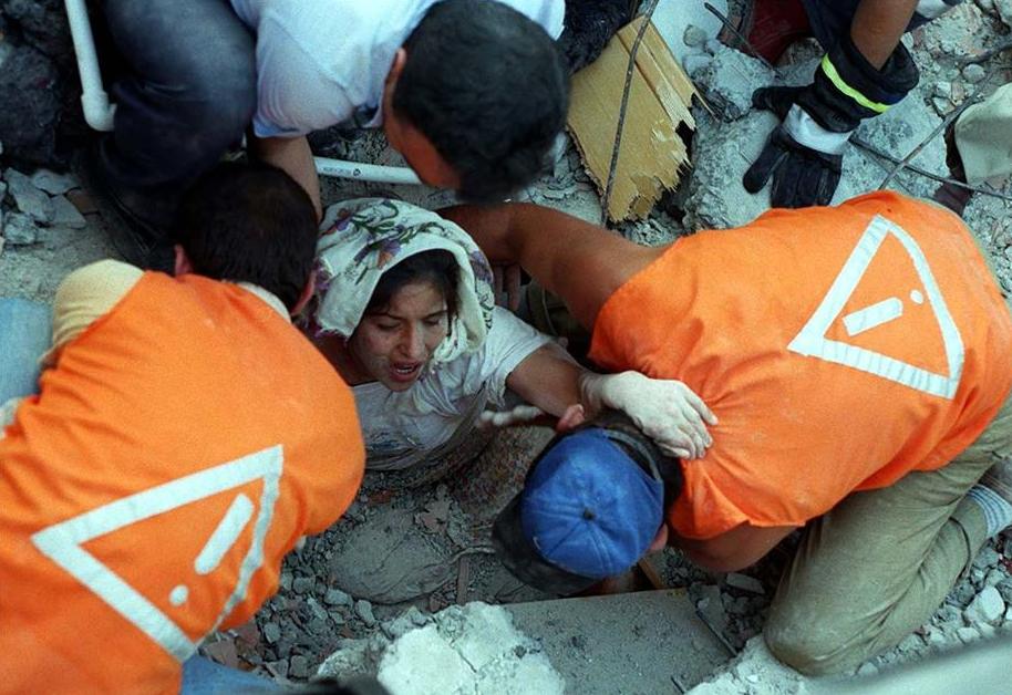 24 yıl oldu! Fotoğraflarla Marmara depremi...