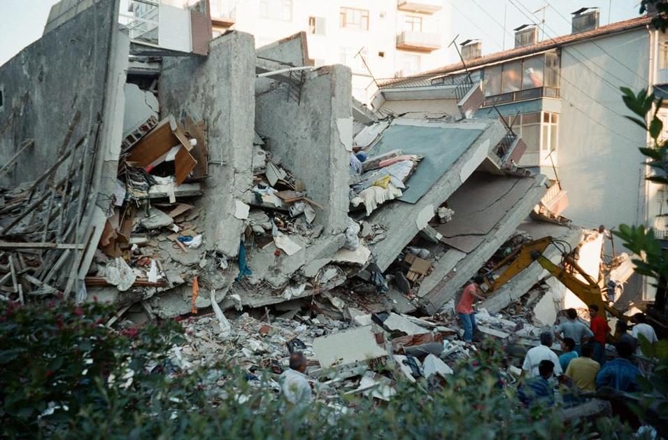 24 yıl oldu! Fotoğraflarla Marmara depremi...