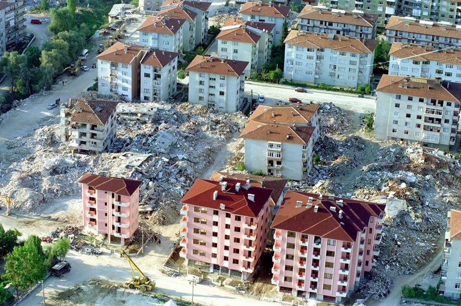 24 yıl oldu! Fotoğraflarla Marmara depremi...