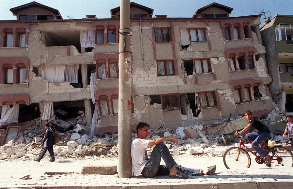 24 yıl oldu! Fotoğraflarla Marmara depremi...
