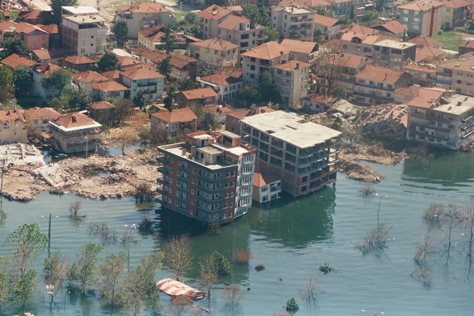 24 yıl oldu! Fotoğraflarla Marmara depremi...
