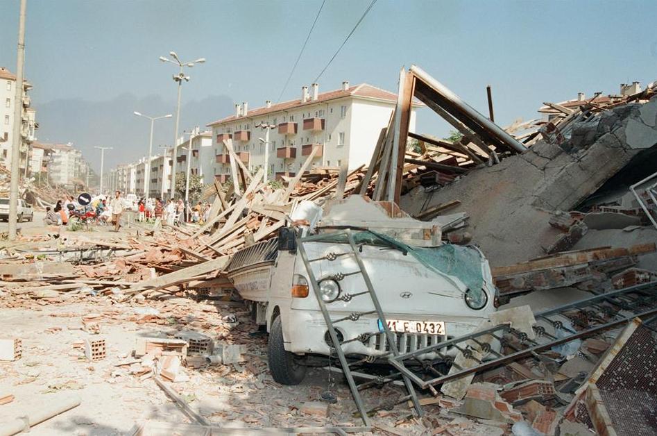 24 yıl oldu! Fotoğraflarla Marmara depremi...