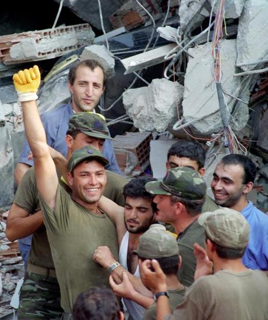 24 yıl oldu! Fotoğraflarla Marmara depremi...