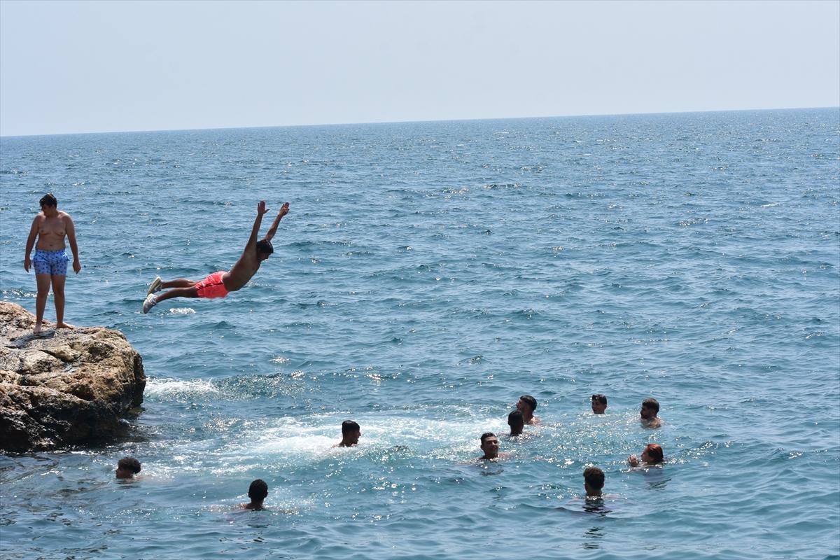 Antalya'daki yoğun nem bunalttı