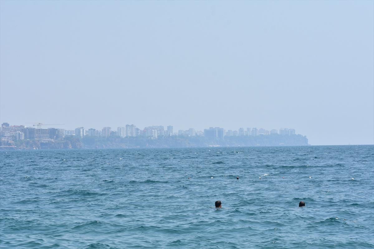 Antalya'daki yoğun nem bunalttı