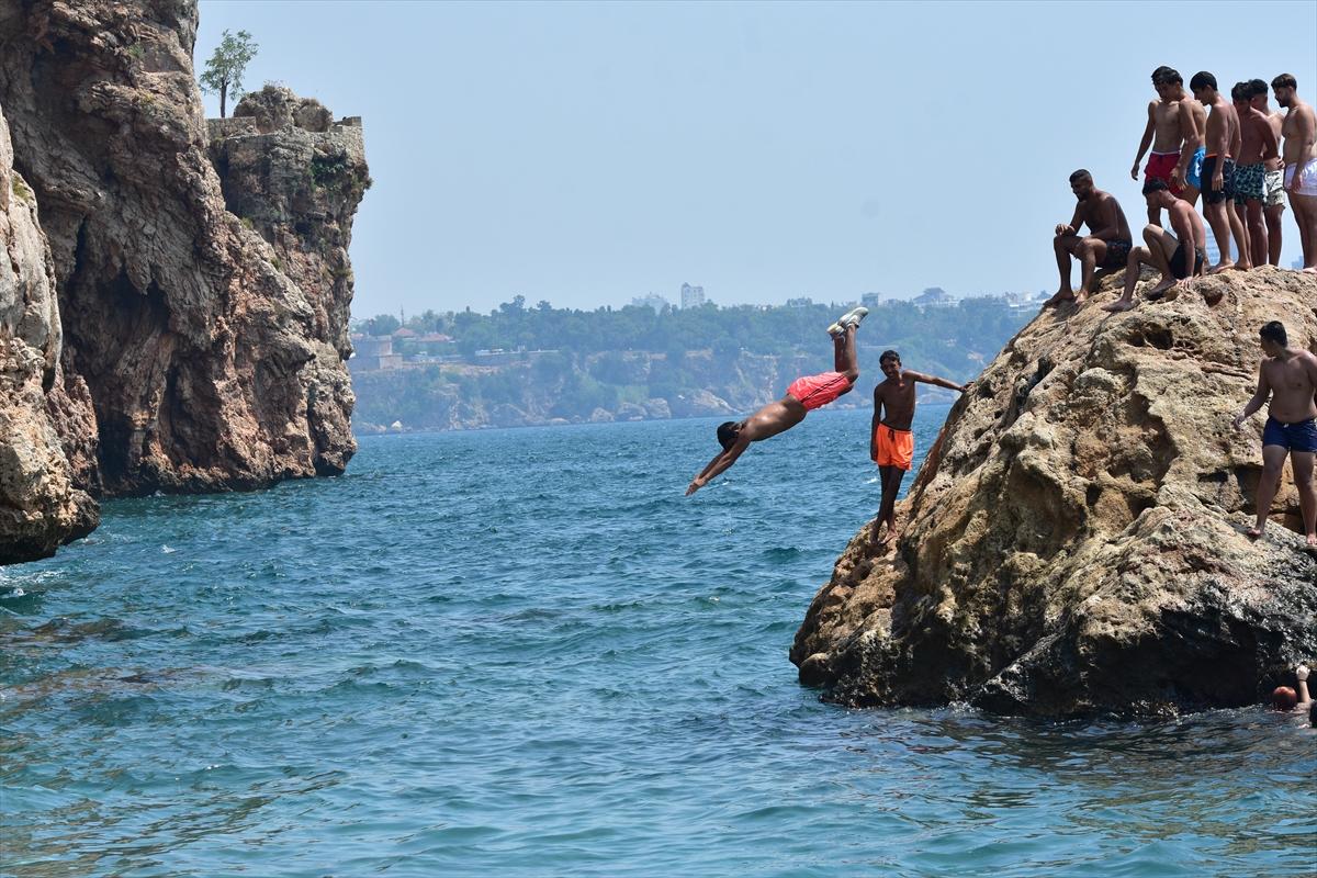 Antalya'daki yoğun nem bunalttı