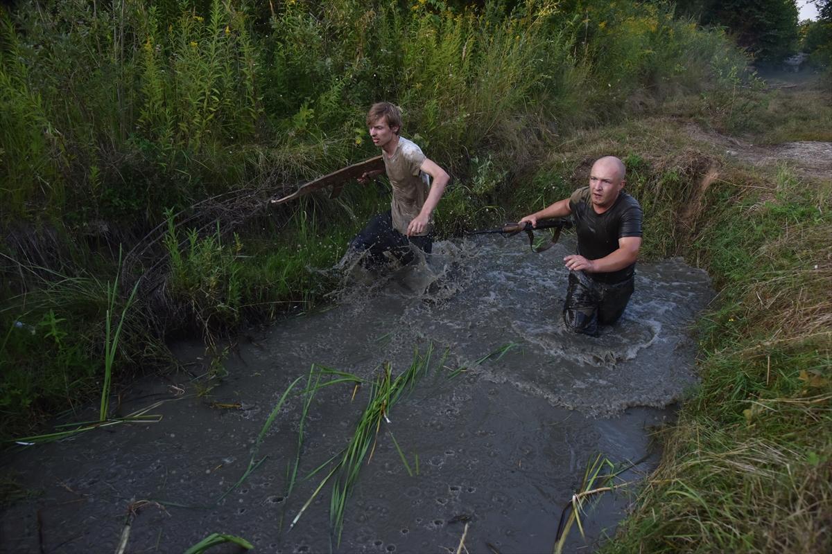 Ukraynalı gençler, askeri eğitimden geçiyor