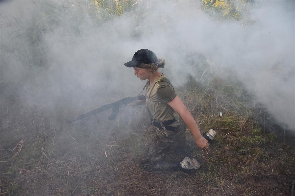 Ukraynalı gençler, askeri eğitimden geçiyor