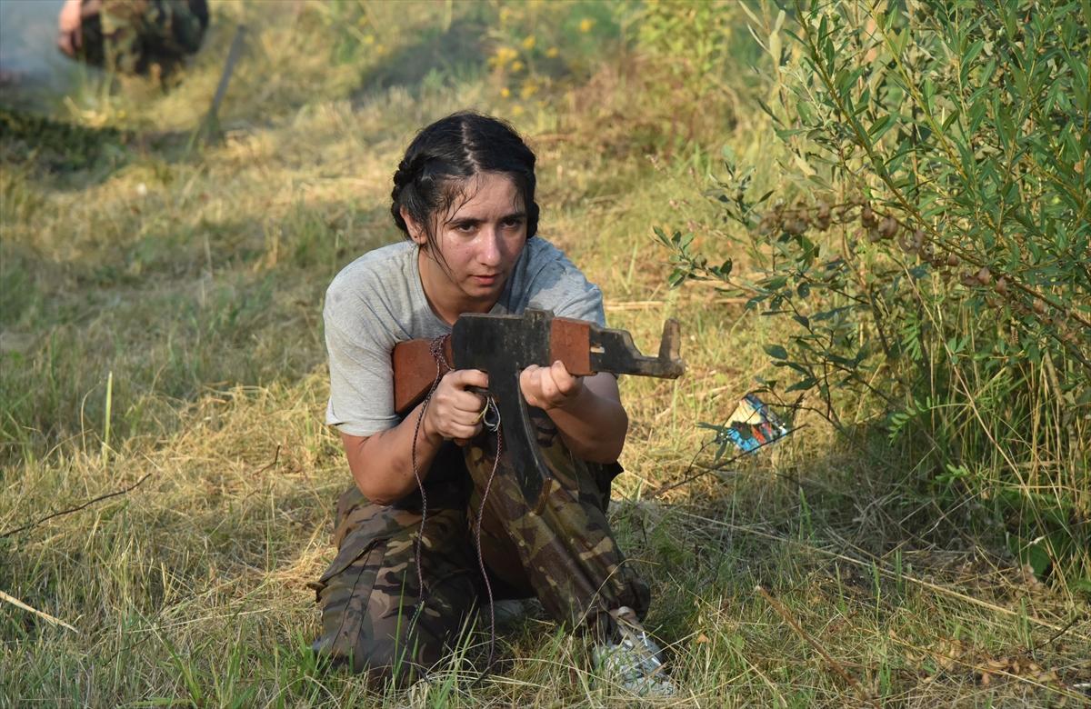 Ukraynalı gençler, askeri eğitimden geçiyor