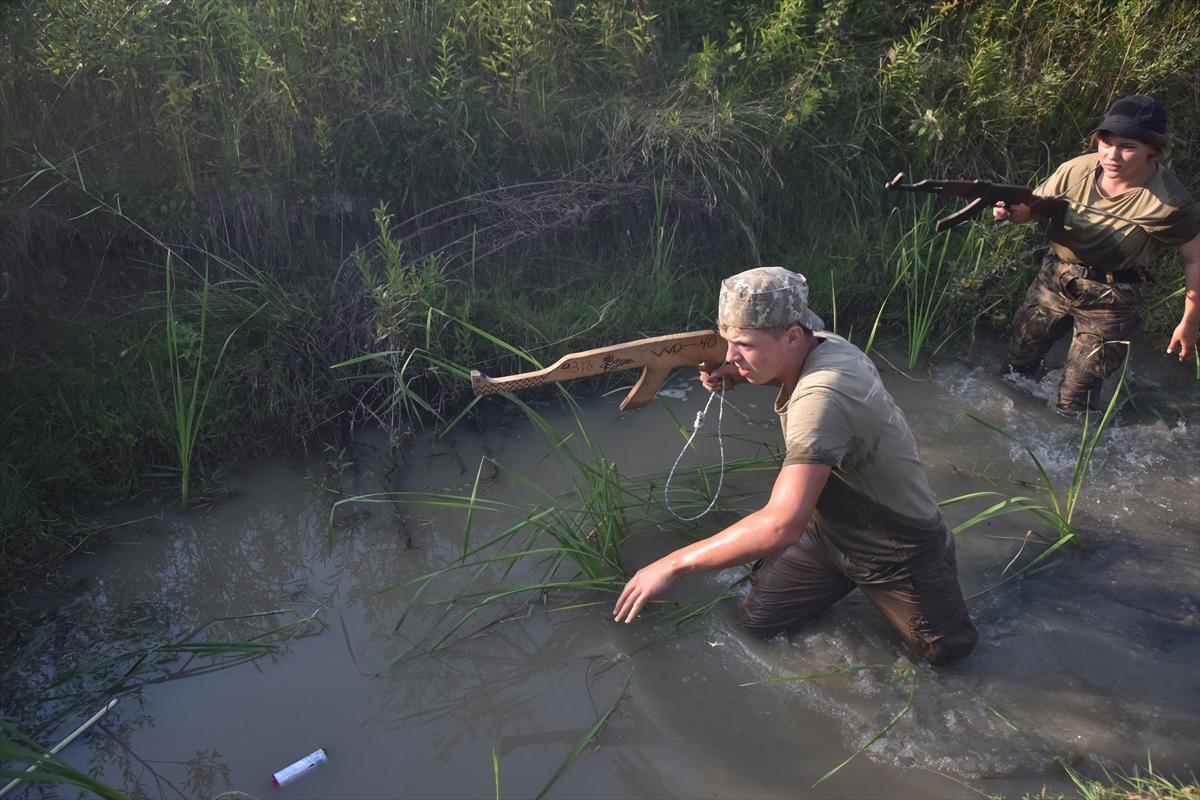 Ukraynalı gençler, askeri eğitimden geçiyor