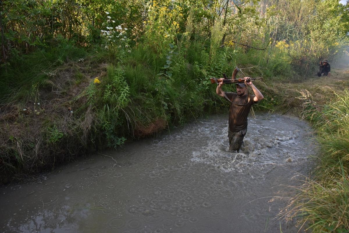 Ukraynalı gençler, askeri eğitimden geçiyor